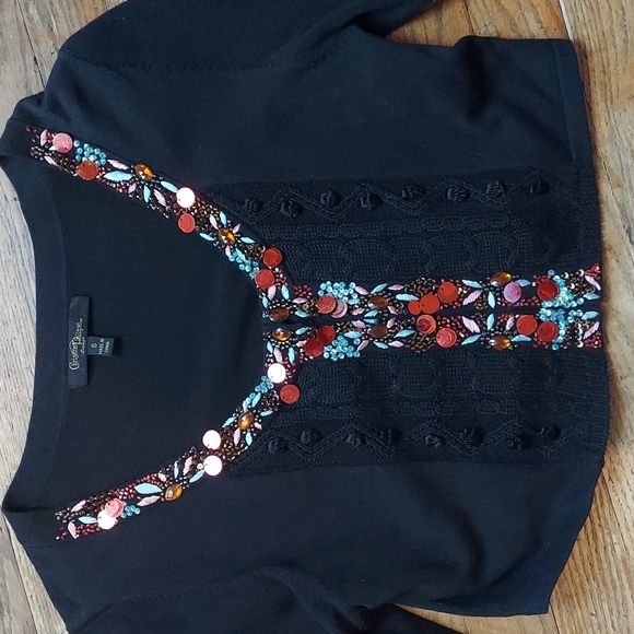 9 for $10 M&M CROPPED CARDIGAN - Picture 2 of 7